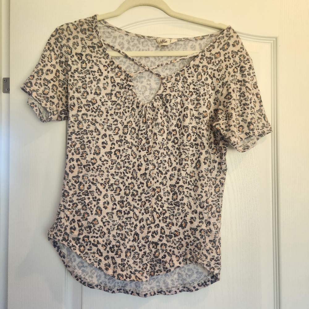 White Crow Womens Short Sleeve Blouse Size S EUC